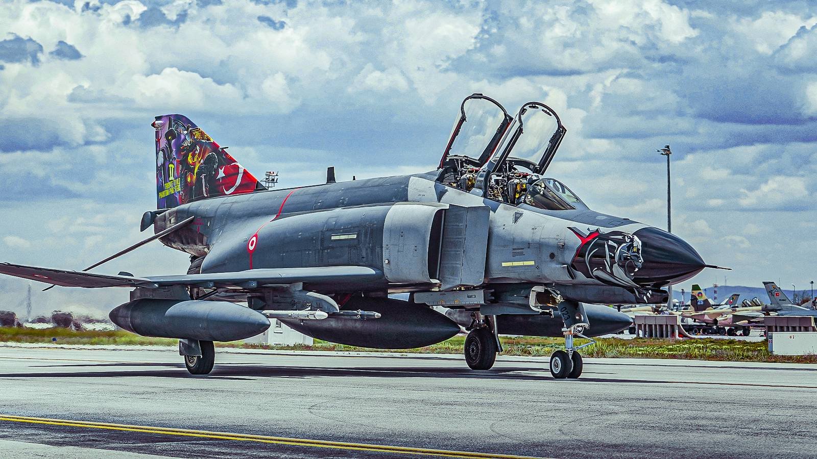 What is the Top Speed of the F-4 Phantom Jet?