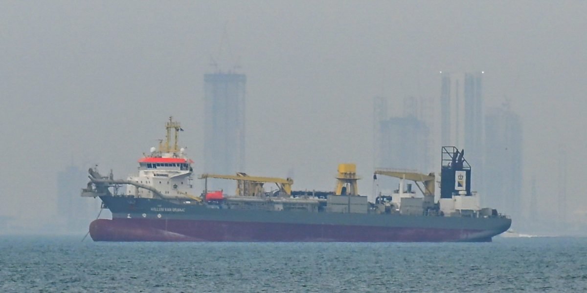 Strait of Hormuz Tanker Assaults May Trigger Global Recession: Expert Analysis