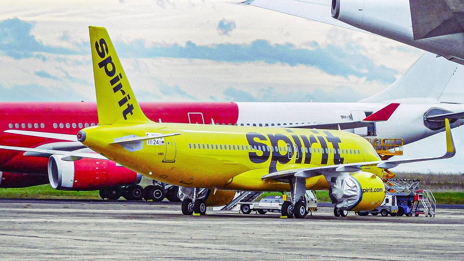 Reasons Behind Early Aircraft Retirement in the Airline Industry