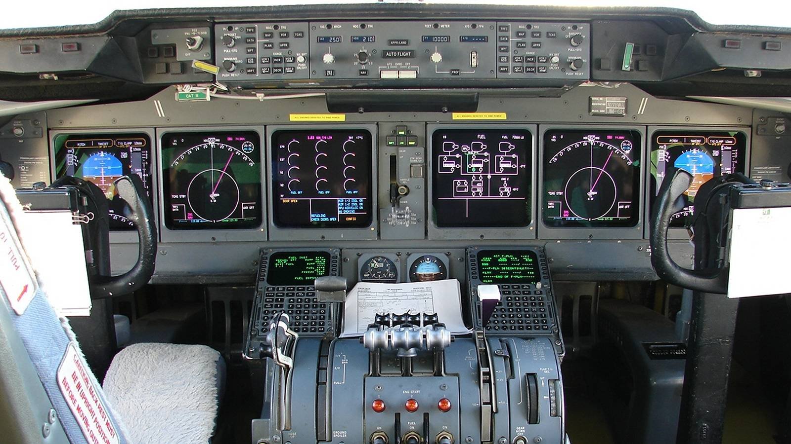 <p><strong>Cockpit Showdown: Comparing the Glass and Traditional Displays of the DC-10 and McDonnell Douglas MD-11</strong></p>