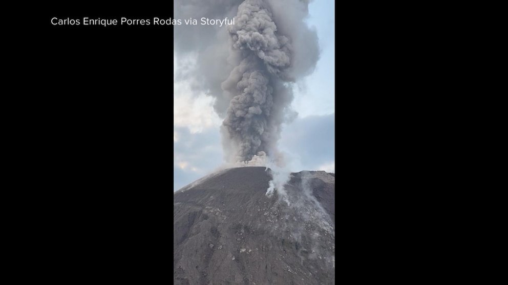 Video Captures Eruption of Guatemala Volcano, Hikers in Restricted Zone Flee for Safety