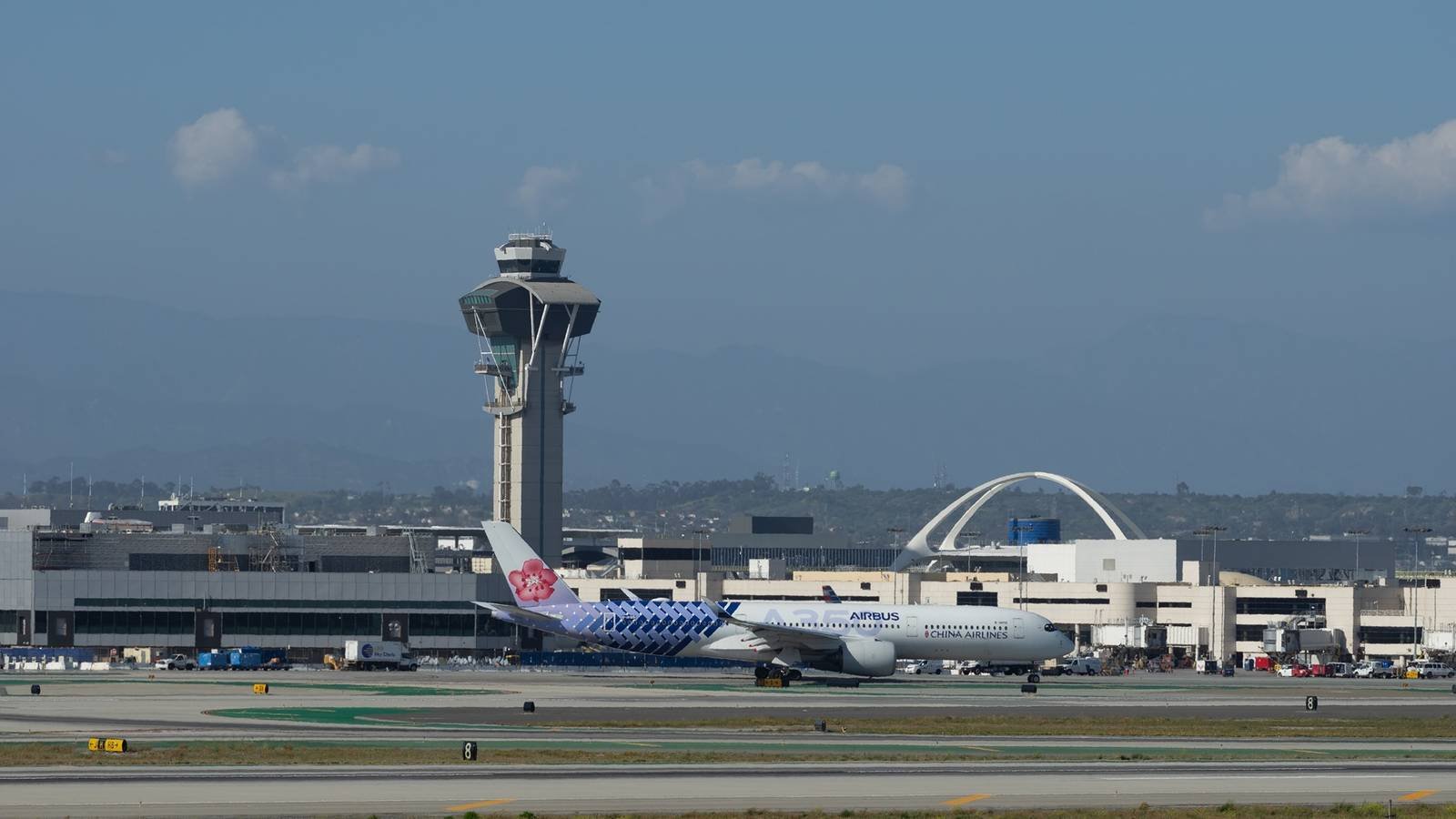 FAA Aims to Attract Gamers to Address 3,500 Air Traffic Controller Shortage in the U.S.