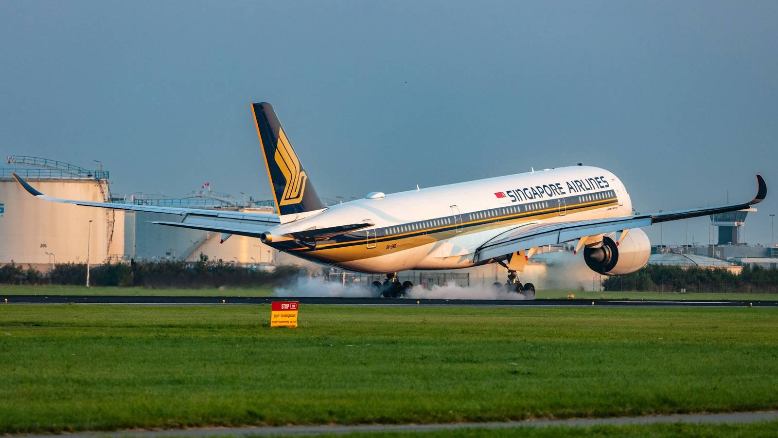 Exploring the Limits: What Challenges Aircraft Like the Airbus A350 at Maximum Range