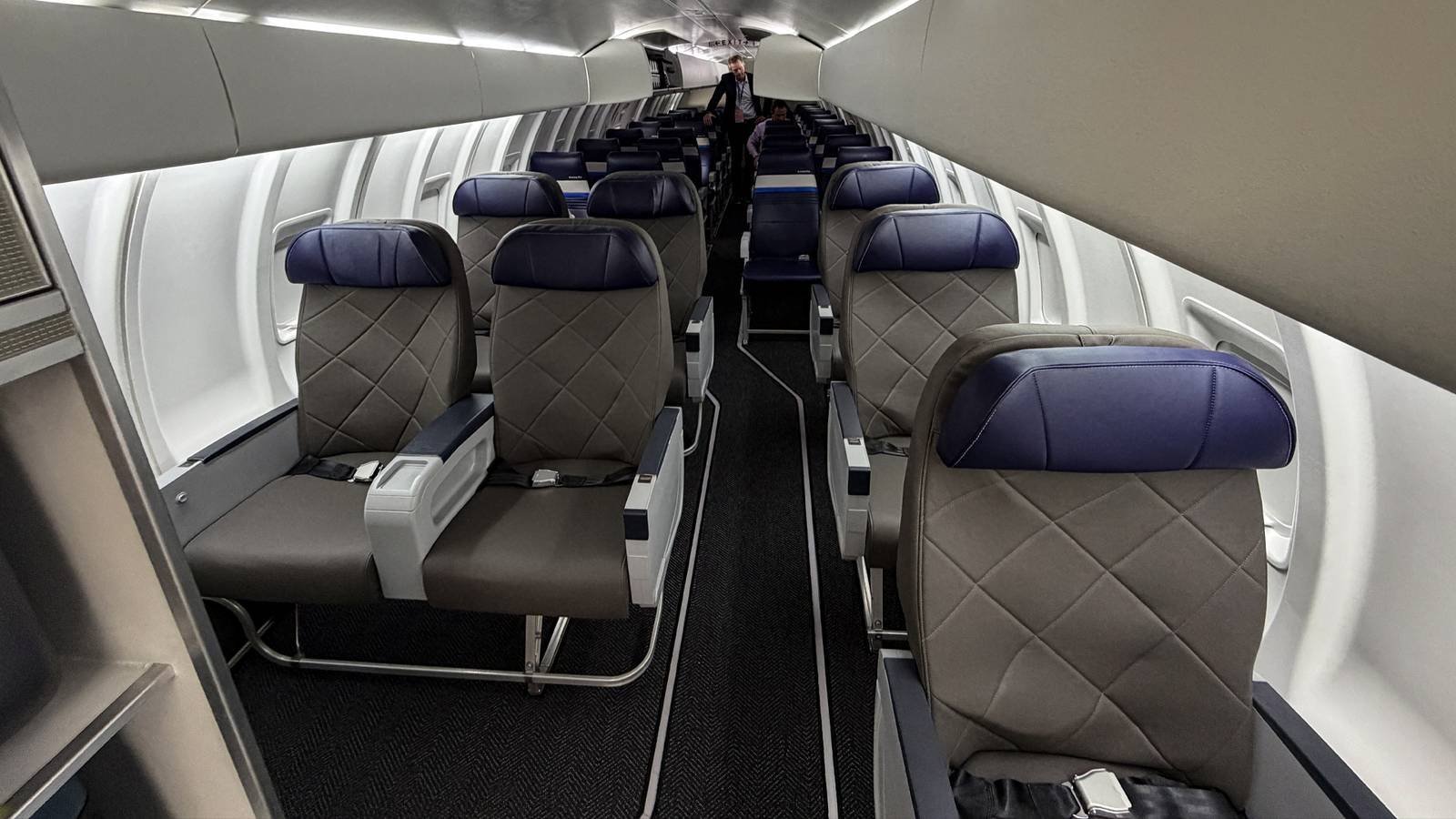 United Airlines Revitalizes 50-Seater Aircraft for Enhanced Travel Experience