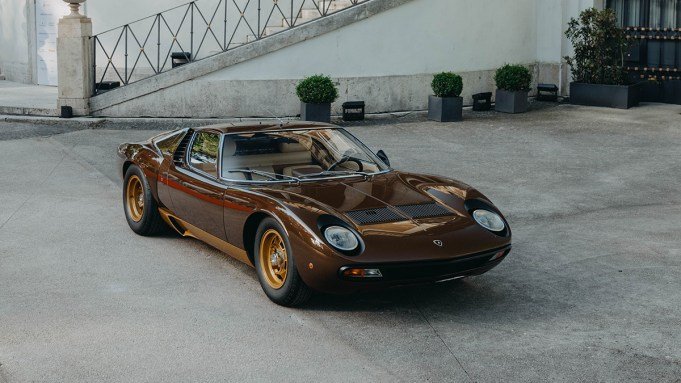 Restored 1972 lamborghini miura sv 01.jpg