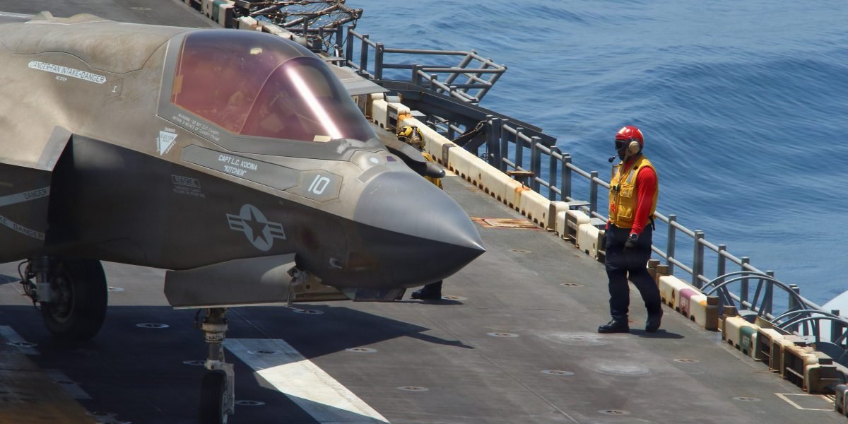 Markets Slide as US-Iran Ceasefire Stalls, Trump Considers Military Options for Hormuz