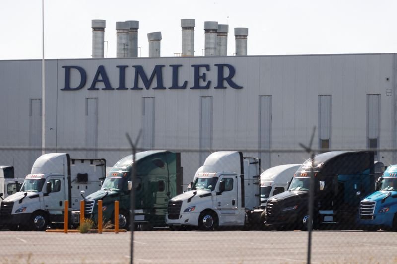 Daimler Truck Sees Operating Profit Cut in Half Due to Weak Demand and Tariffs Impacting North American Market