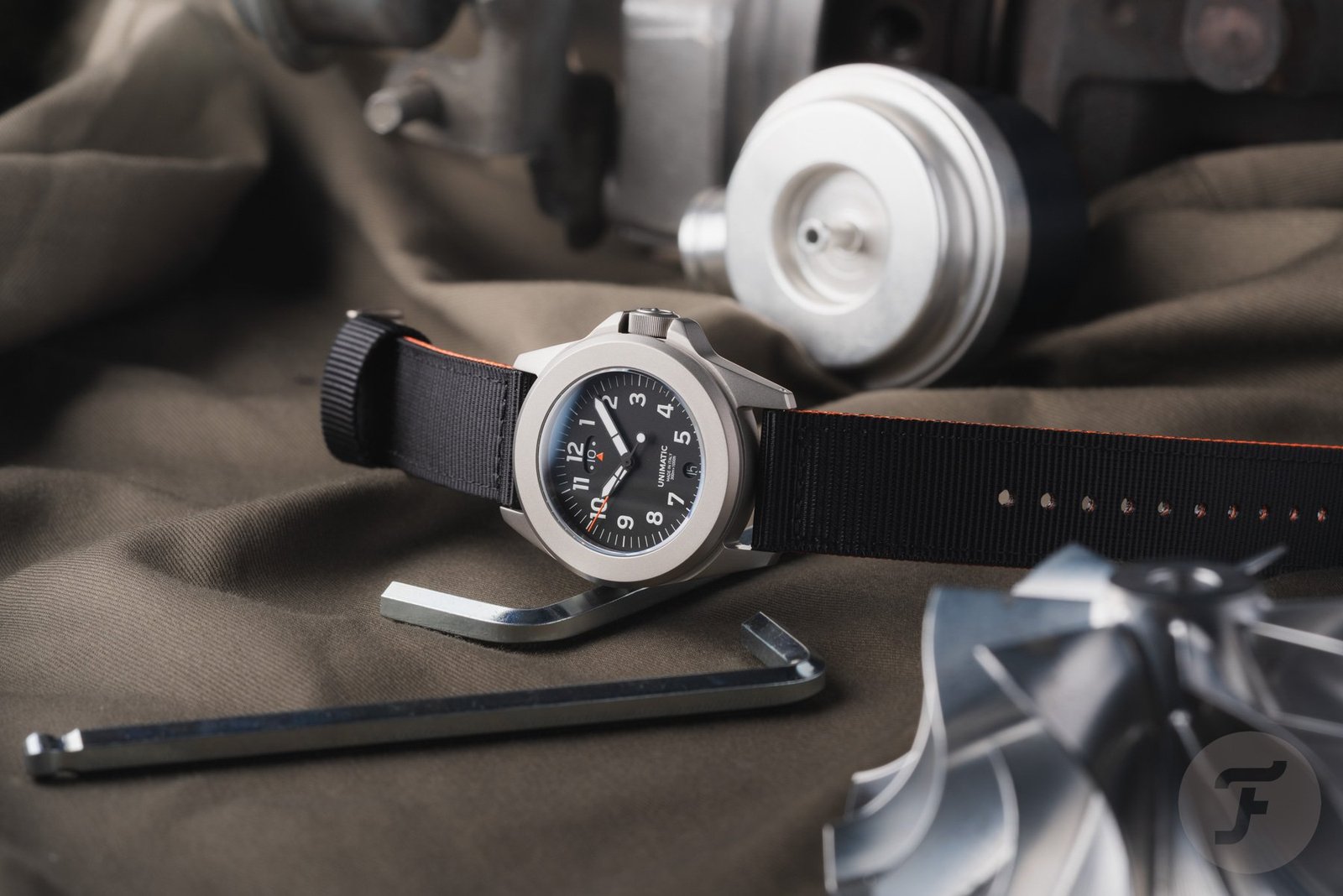 Comparing the Unimatic Modello Quattro UT4-U-TI-GMT and UT4-GMT: Key Differences Explained