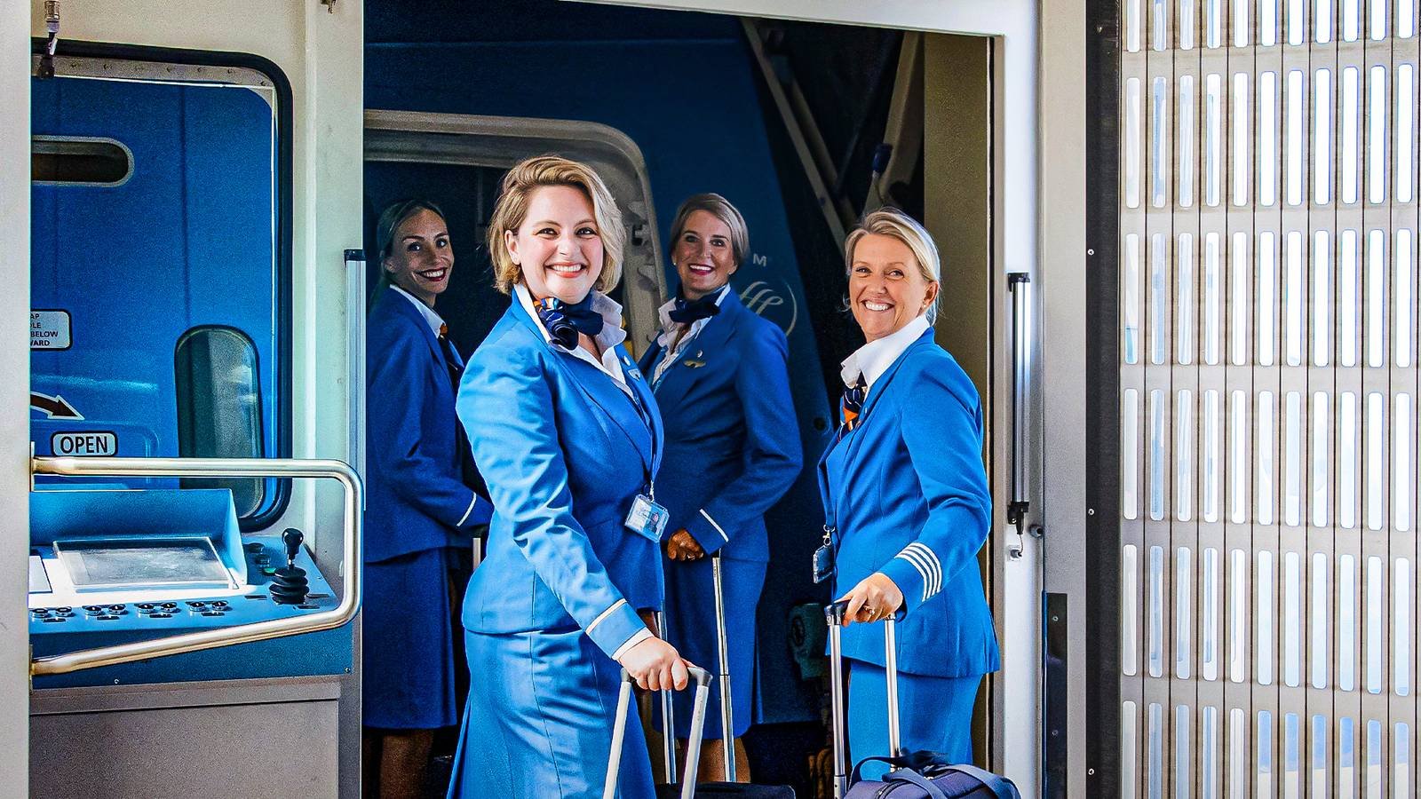 Flight Attendant Shares Passenger Behaviors That Lead to VIP Treatment Onboard