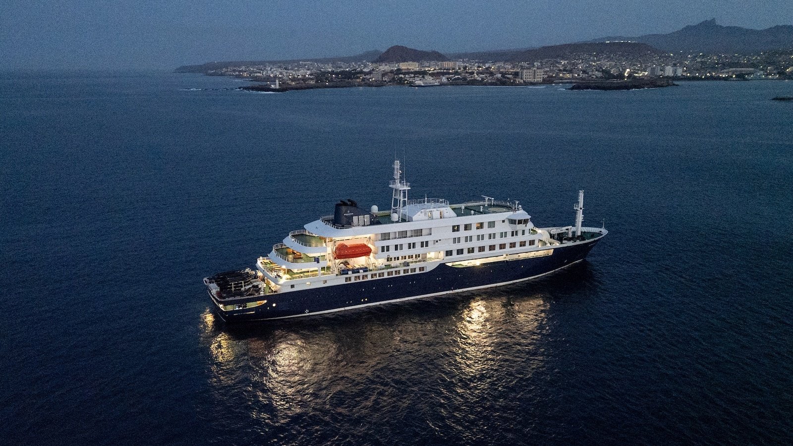 Three Evacuated from Cruise Ship Amid Suspected Hantavirus Outbreak, Reports WHO