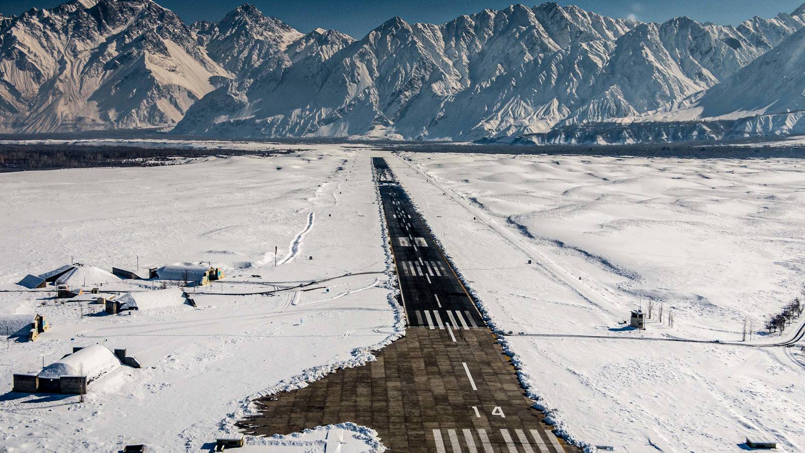 Discover the Airport with Longer Runways than Major Hubs – Accessible Only to Pilots by Visual Cues