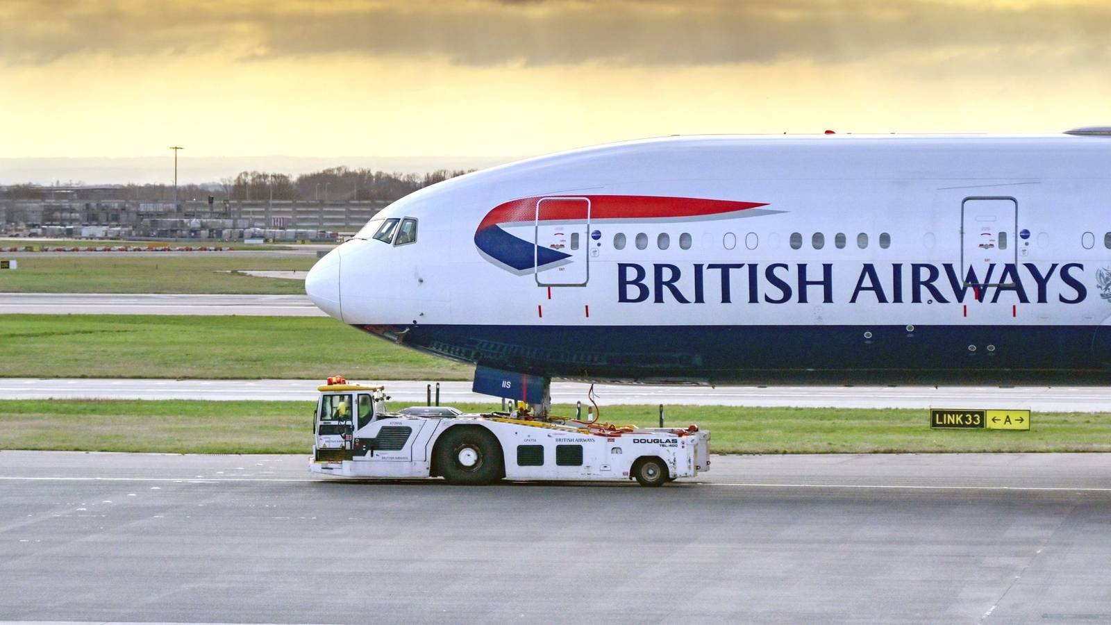 British Airways Offers Pilots $100,000 Annually for Taxi Duties at Chicago O'Hare