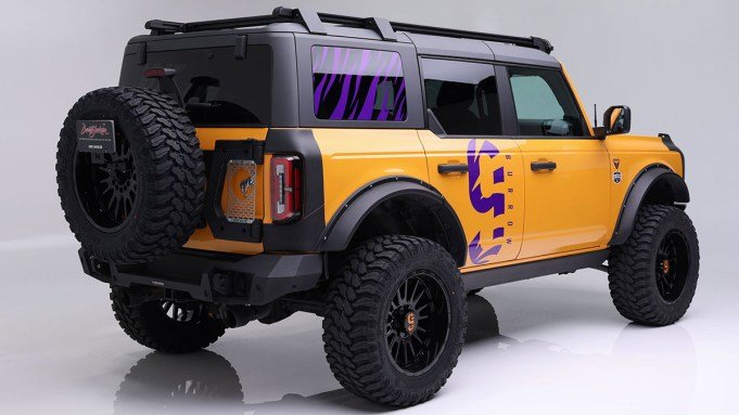 Joe burrow 2022 ford bronco 00.jpg