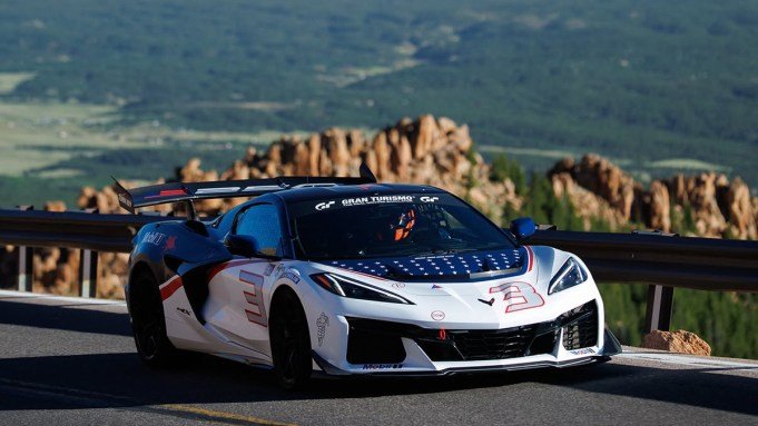 Pikes peak zr1x 01.jpg