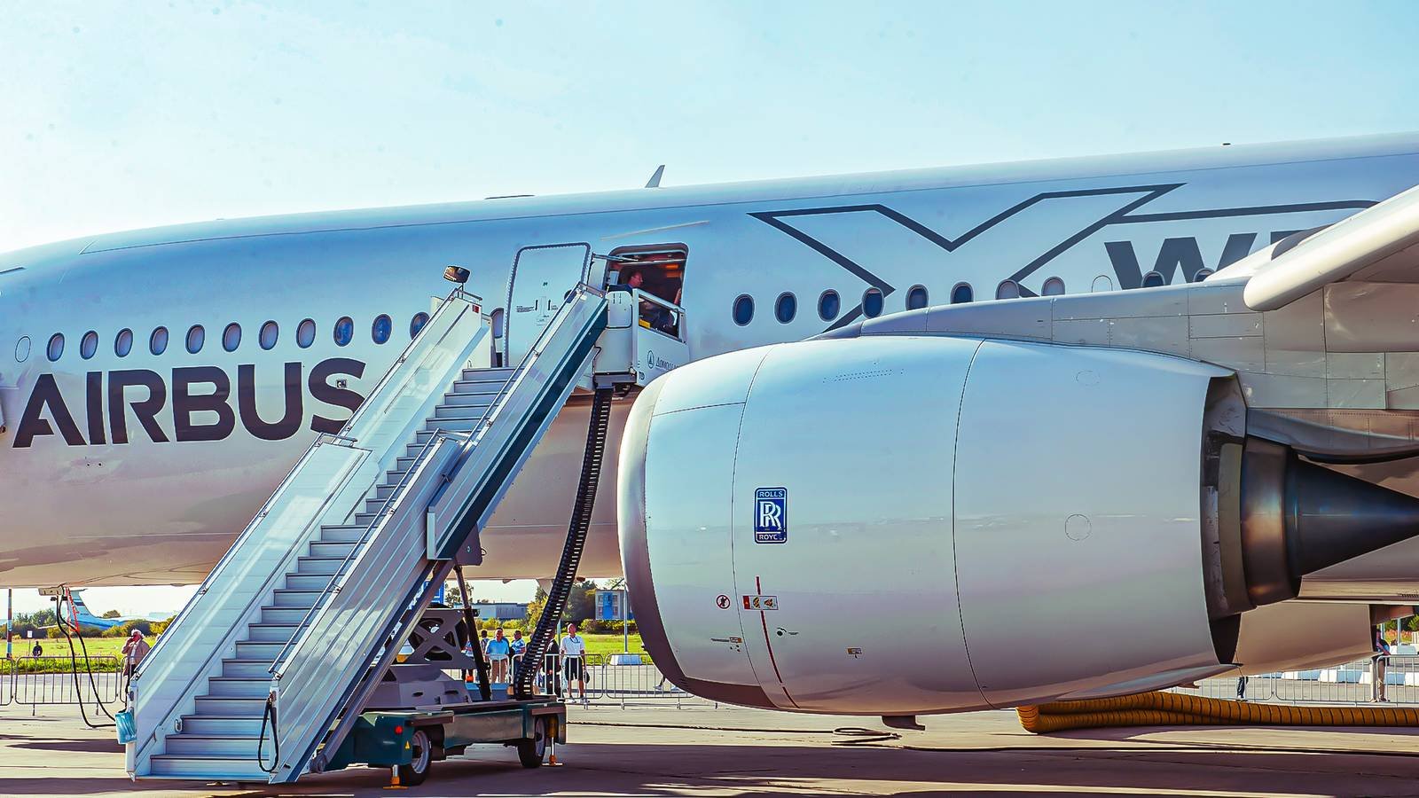 Exploring Why the Airbus A350 is Exclusively Compatible with Its Engine Type