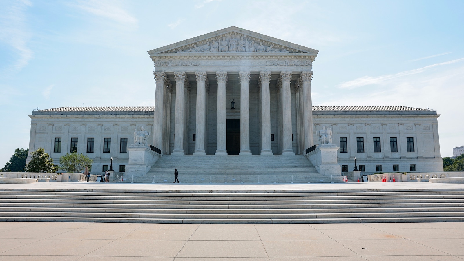 Supreme Court Overturns Hawaii's Limits on Firearm Carrying in Private Areas